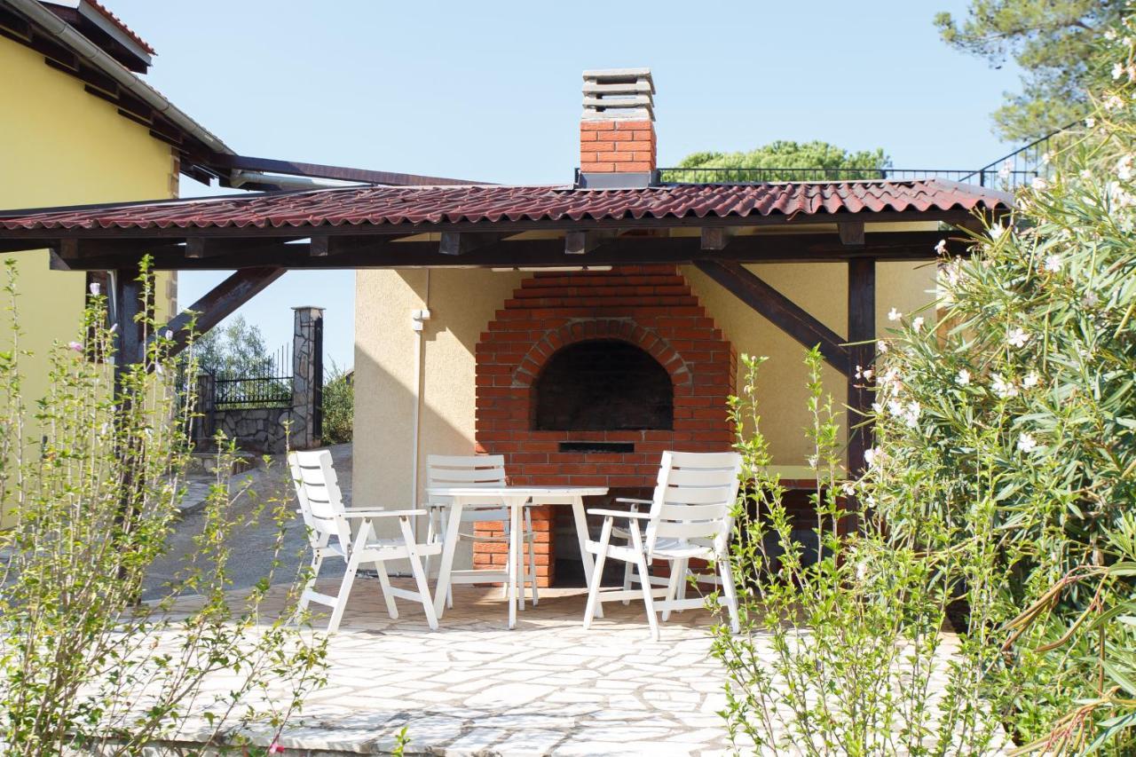 Suntime Apartment Tivat Exterior photo